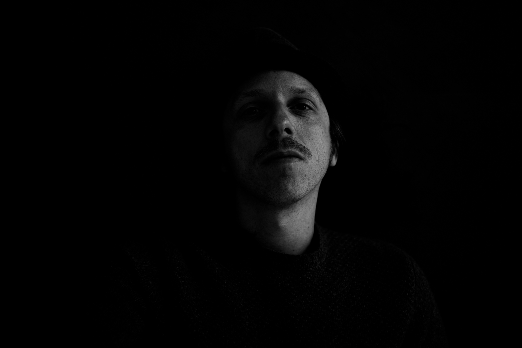 Français: Photographie portrait réalisée par Alexandre Marly, photographe de portraits et de documentaires Belge. Technique: Nikon D850. English: Portrait photography by Alexandre Marly, Belgian portrait and documentary photographer. Technique: Nikon D850.